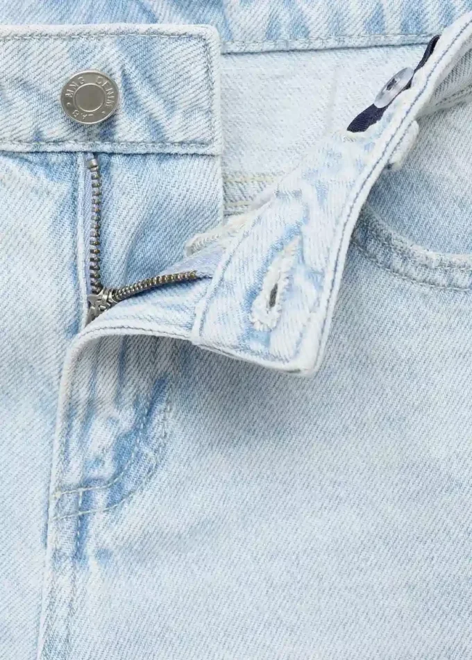 Džíny se širokými nohavicemi a ohrnutým lemem Džíny se širokými nohavicemi a ohrnutým lemem