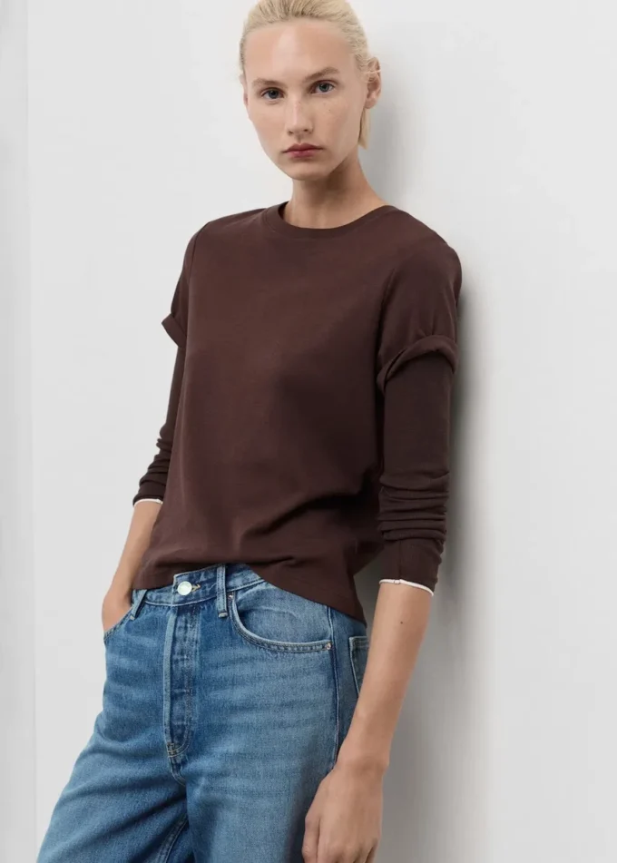 Džíny se širokými nohavicemi a ohrnutým lemem Džíny se širokými nohavicemi a ohrnutým lemem