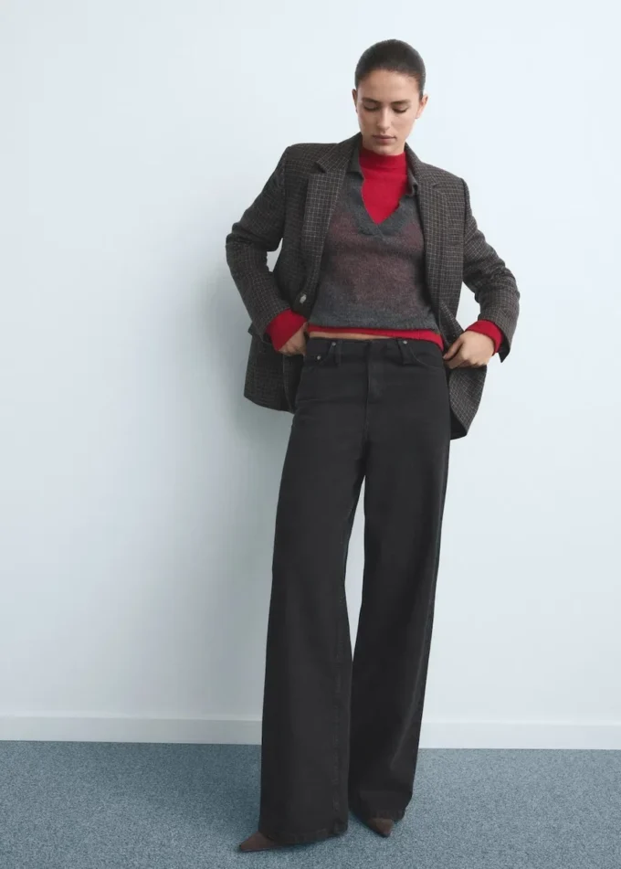 Džíny se širokými nohavicemi a středním pasem Džíny se širokými nohavicemi a středním pasem