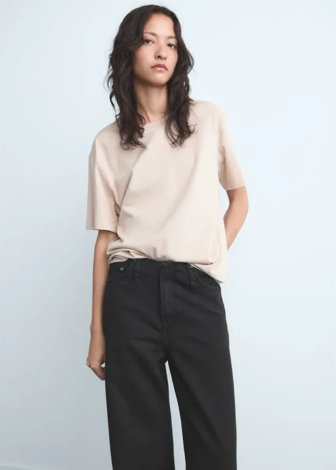 Džíny se širokými nohavicemi a středním pasem Džíny se širokými nohavicemi a středním pasem