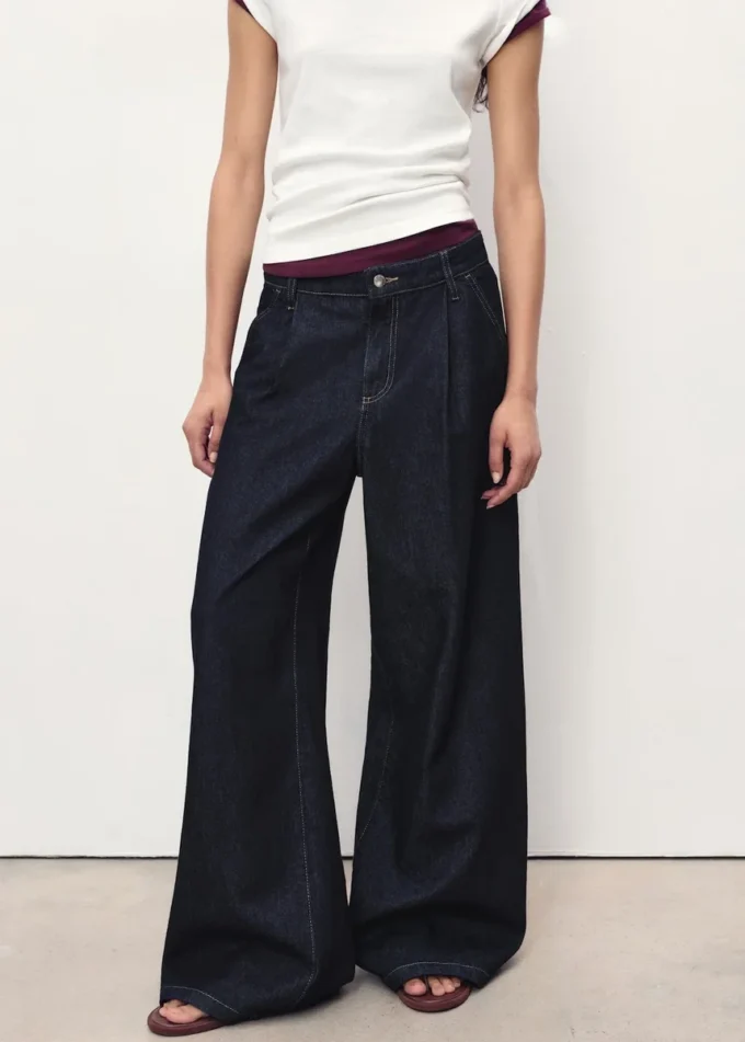 Džíny se širokými nohavicemi a záhyby Džíny se širokými nohavicemi a záhyby