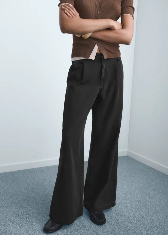 Džíny se širokými nohavicemi a záhyby Džíny se širokými nohavicemi a záhyby