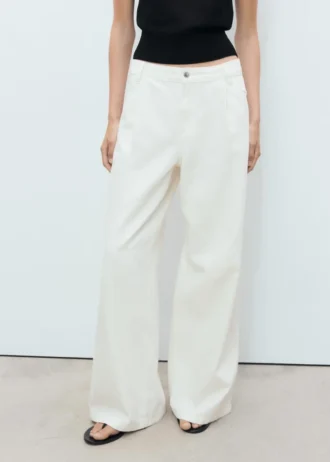 Džíny se širokými nohavicemi a záhyby Džíny se širokými nohavicemi a záhyby