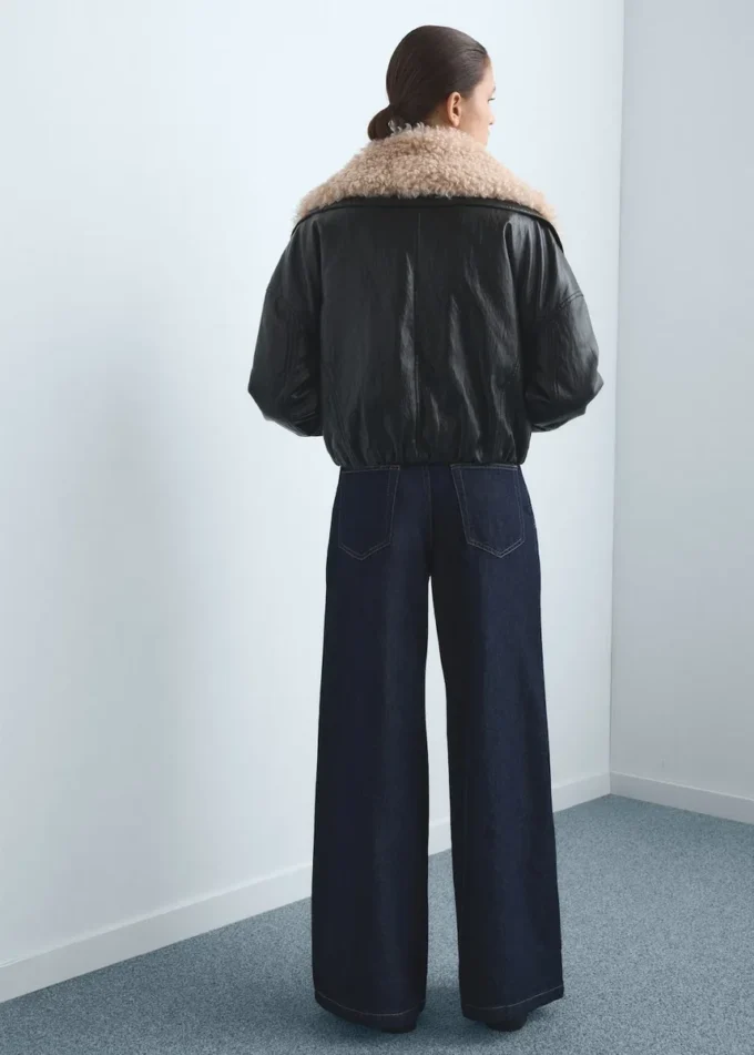 Džíny se širokými nohavicemi a záhyby Džíny se širokými nohavicemi a záhyby