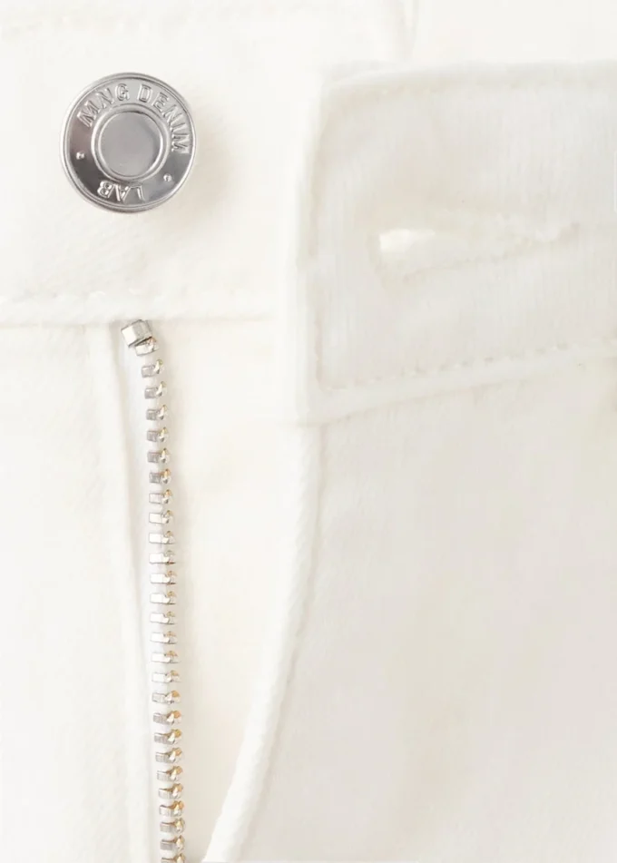 Džíny se středně vysokým pasem a úzkým střihem Džíny se středně vysokým pasem a úzkým střihem