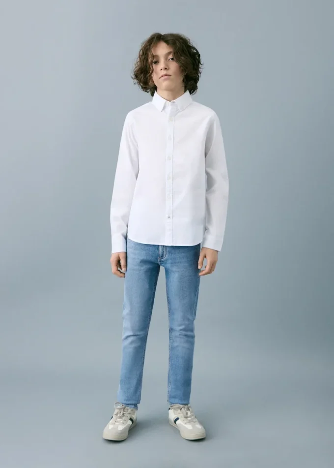 Džíny se středně vysokým pasem a úzkým střihem Džíny se středně vysokým pasem a úzkým střihem