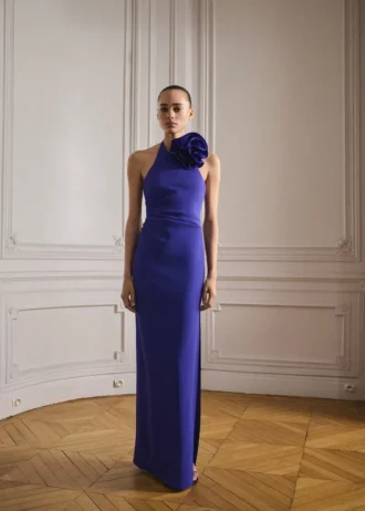 Drapované šaty s halter výstřihem a květinovým motivem