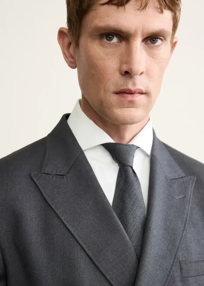 Dvouřadé sako ze 100% vlněné flanelové tkaniny Dvouřadé sako ze 100% vlněné flanelové tkaniny