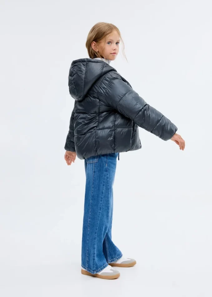 Dvoubarevná bunda s kapucí Dvoubarevná bunda s kapucí