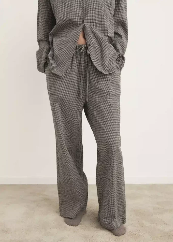 Dvoudílné bavlněné pyžamo s kostkovaným vzorem Dvoudílné bavlněné pyžamo s kostkovaným vzorem