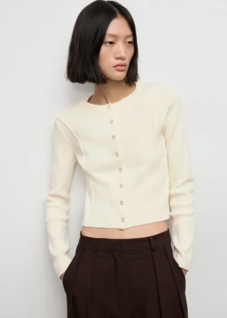 Žebrovaný pletený svetr