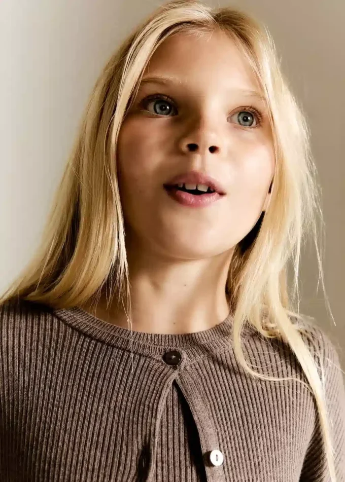 Žebrovaný pletený svetr Žebrovaný pletený svetr