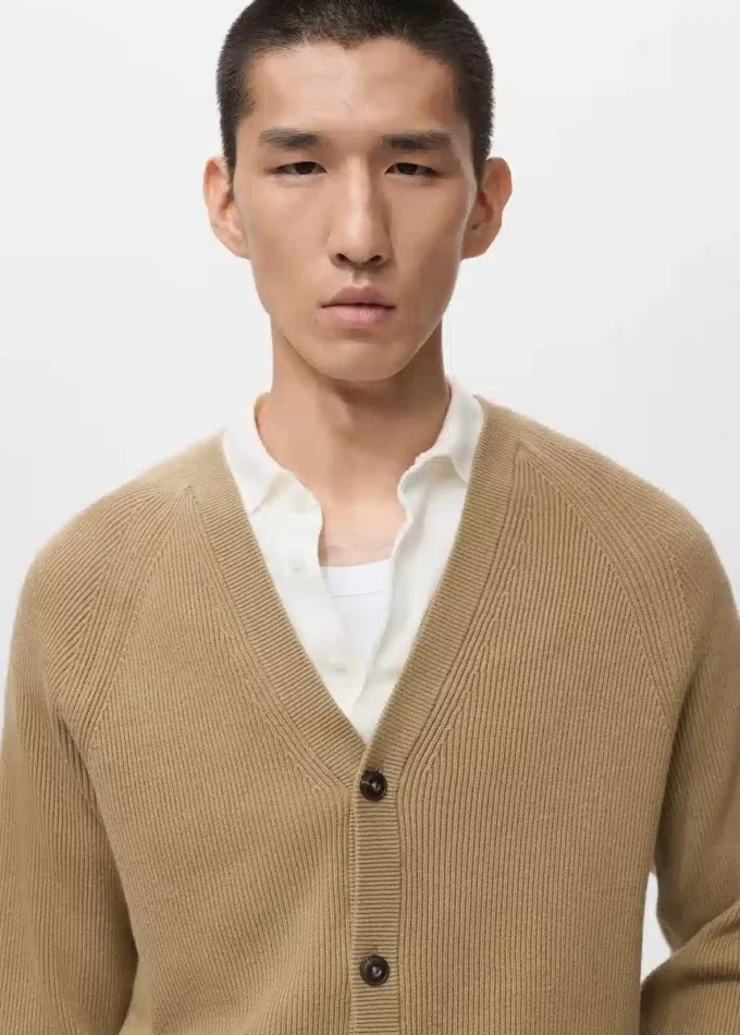 Žebrovaný pletený svetr s knoflíky Žebrovaný pletený svetr s knoflíky