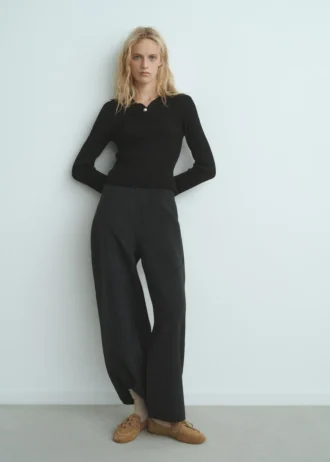 Žebrovaný svetr s knoflíky s drahokamovým efektem