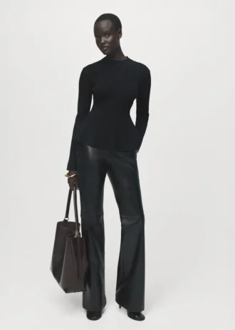 Žebrovaný svetr s peplumem