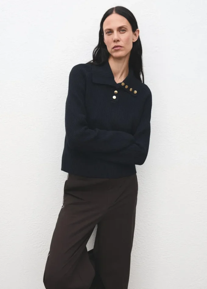 Žebrovaný svetr s rolákem a knoflíky