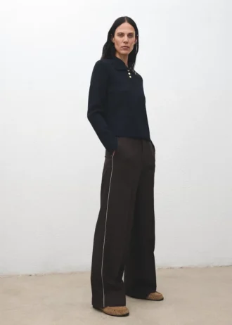 Žebrovaný svetr s rolákem a knoflíky Žebrovaný svetr s rolákem a knoflíky