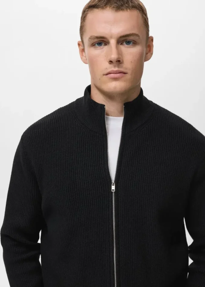 Žebrovaný svetr se zipem Žebrovaný svetr se zipem