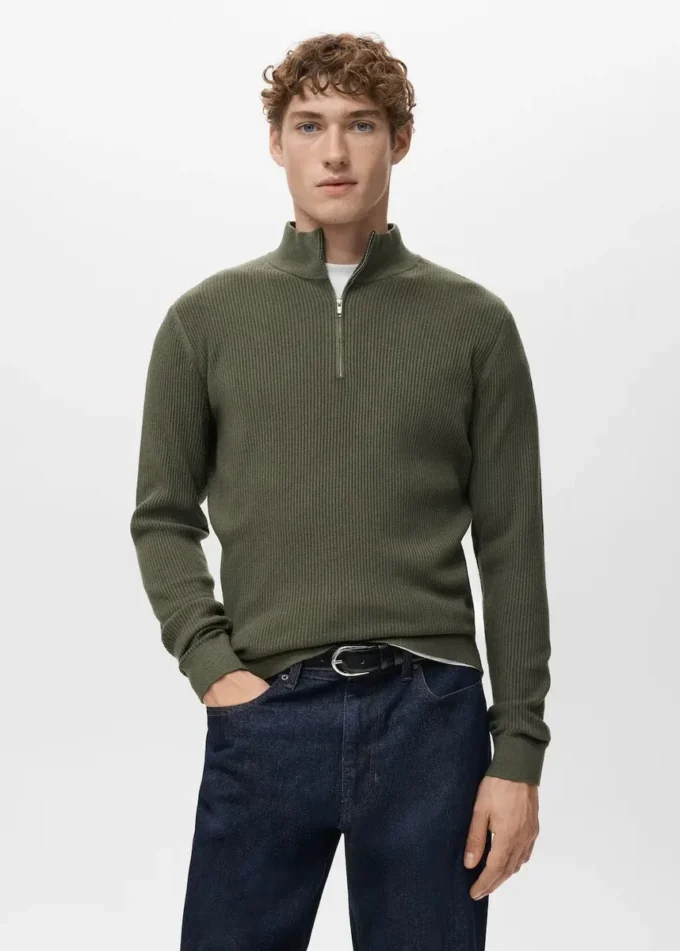 Žebrovaný svetr se zipem u krku Žebrovaný svetr se zipem u krku