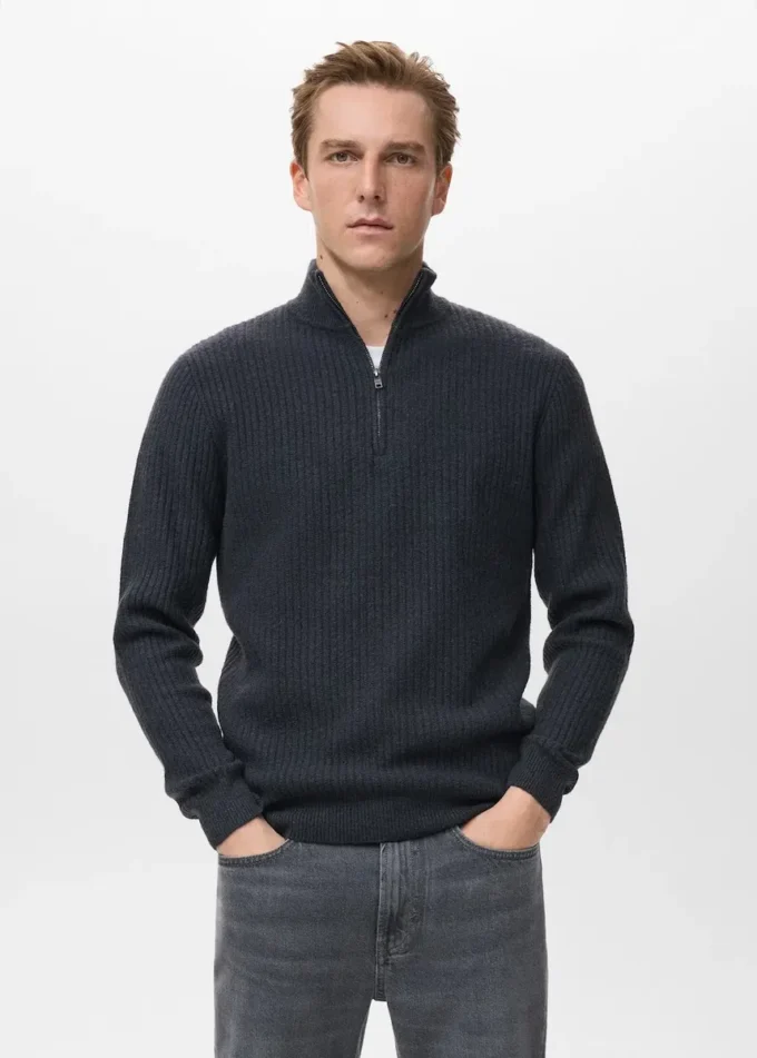 Žebrovaný svetr se zipem u krku Žebrovaný svetr se zipem u krku