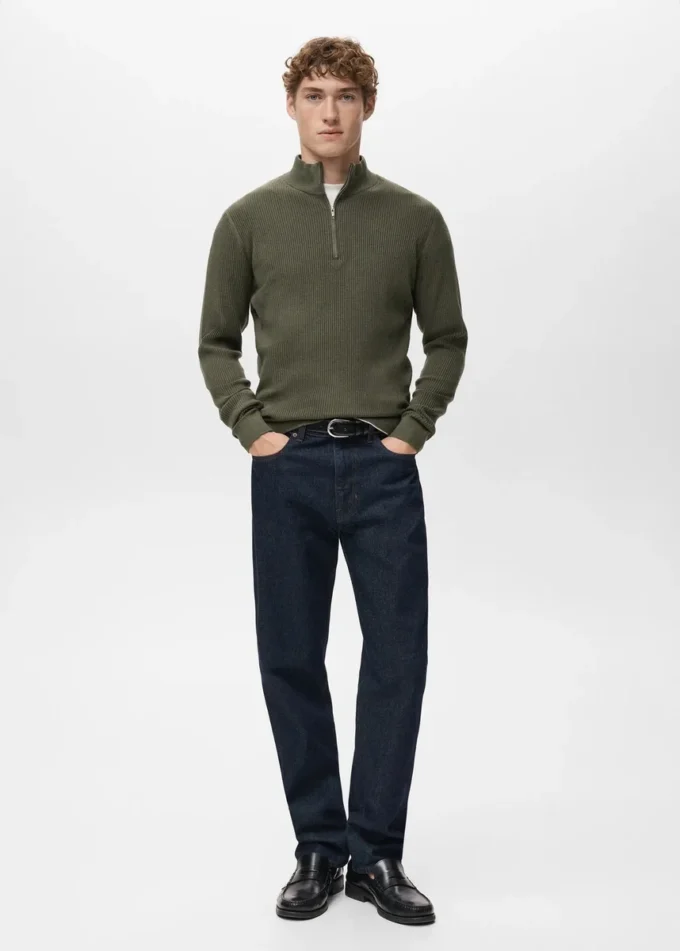 Žebrovaný svetr se zipem u krku Žebrovaný svetr se zipem u krku