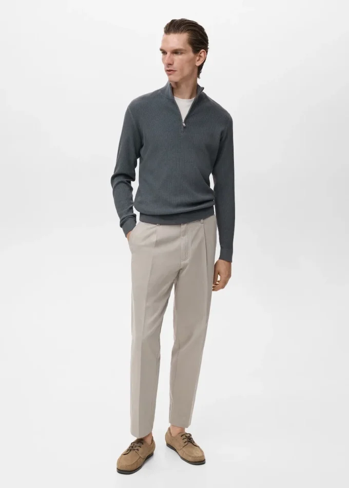 Žebrovaný svetr se zipem u krku Žebrovaný svetr se zipem u krku