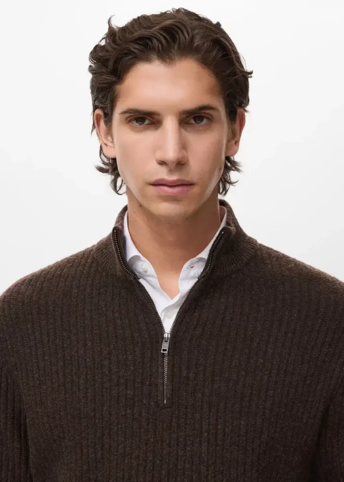 Žebrovaný svetr se zipem u krku Žebrovaný svetr se zipem u krku