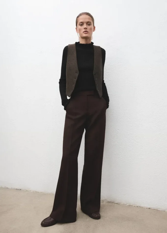 Žebrovaný svetr se zoubkovanými lemy Žebrovaný svetr se zoubkovanými lemy