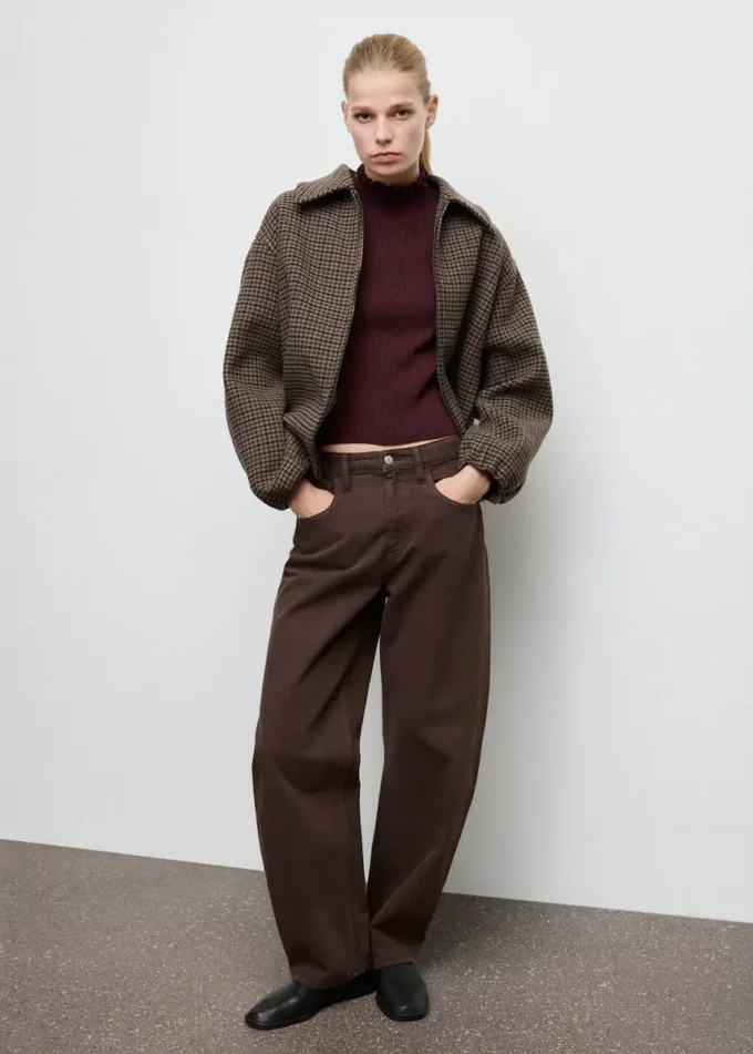 Žebrovaný svetr se zoubkovanými lemy Žebrovaný svetr se zoubkovanými lemy