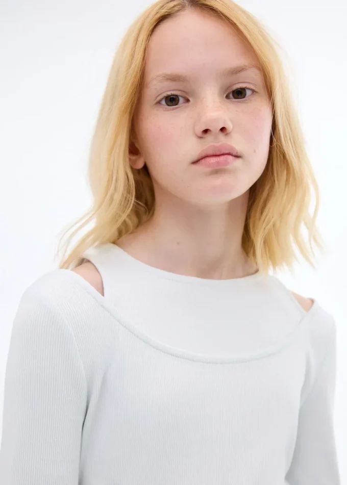 Žebrované tričko s výstřihem Žebrované tričko s výstřihem