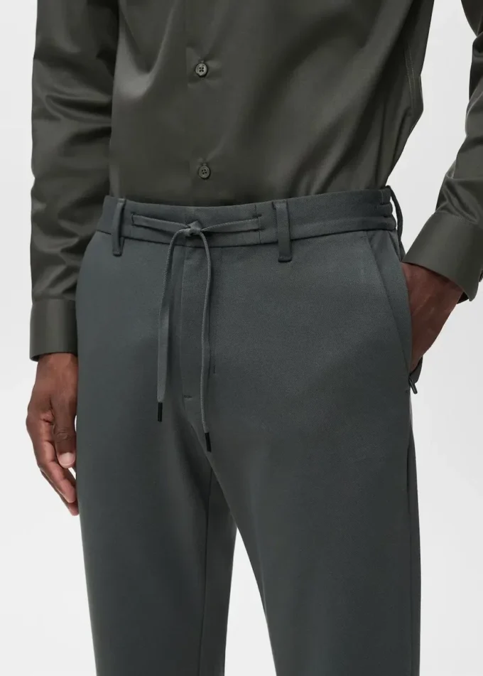 Elastické kalhoty slim fit se stahovací šňůrkou Elastické kalhoty slim fit se stahovací šňůrkou