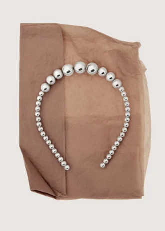 Čelenka s korálkovou aplikací