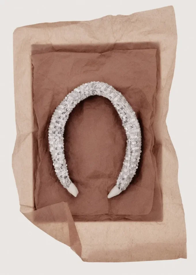 Čelenka s třpytivými flitry