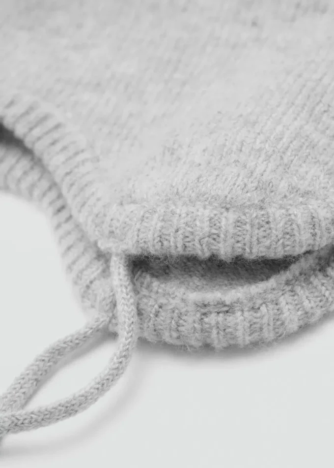 Čepice s bambulí a žakárovým vzorem Čepice s bambulí a žakárovým vzorem