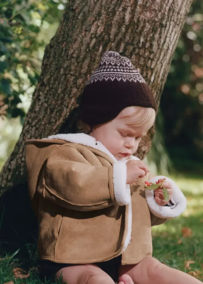 Čepice s bambulí a žakárovým vzorem Čepice s bambulí a žakárovým vzorem