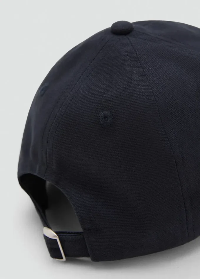 Čepice s vyšívaným písmenem Čepice s vyšívaným písmenem