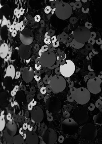 Flitrový plášť s mašlí