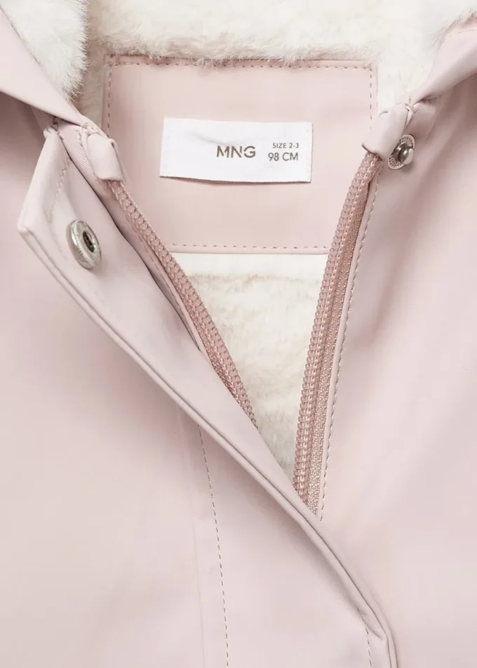 Gumovaný kabát s podšívkou s kožešinovým efektem Gumovaný kabát s podšívkou s kožešinovým efektem