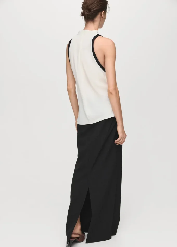 Halenka s drapovaným límcem a kontrastním lemováním