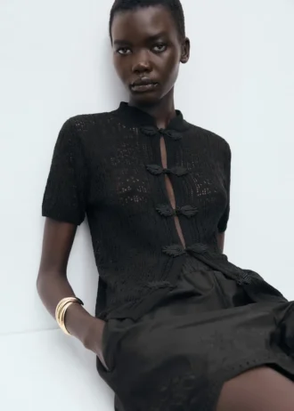 Háčkovaný kardigan s knoflíky