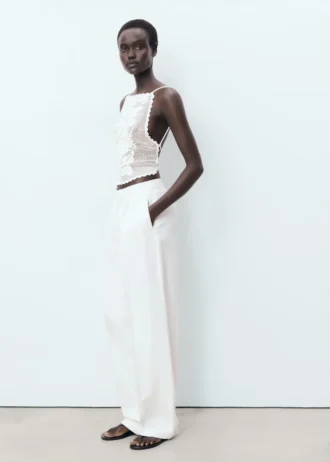 Háčkovaný top s otevřenými zády