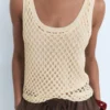 Háčkovaný top s ramínky Háčkovaný top s ramínky