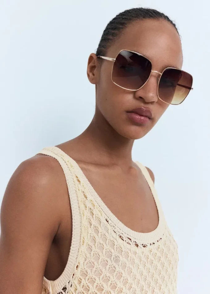 Háčkovaný top s ramínky Háčkovaný top s ramínky