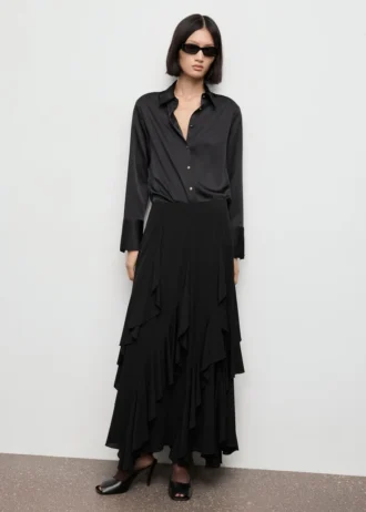 Hladká košile se saténovým povrchem