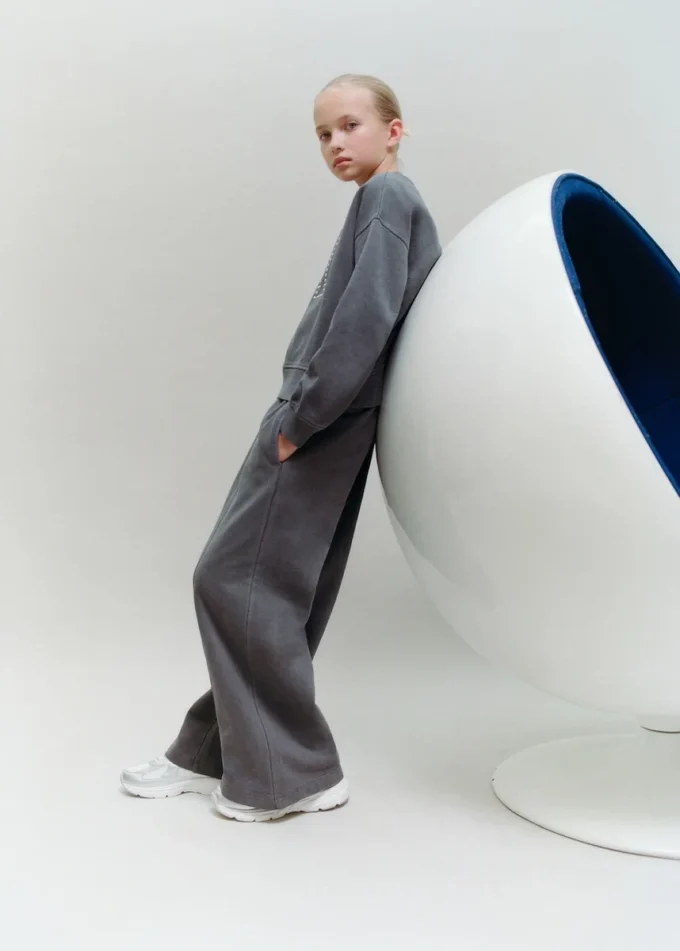 Mikina s cvočky Mikina s cvočky