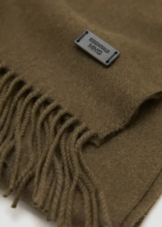 Jednobarevný šátek s třásněmi