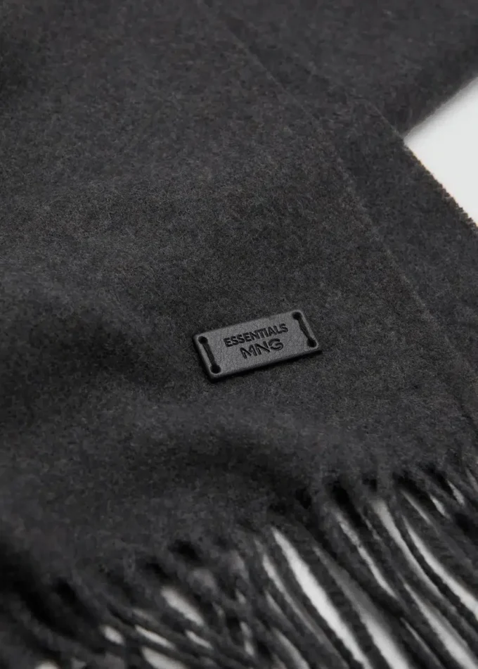 Jednobarevný šátek s třásněmi Jednobarevný šátek s třásněmi