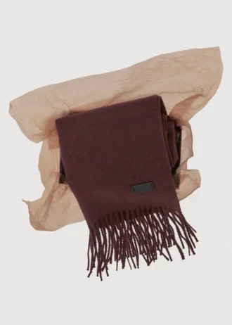Jednobarevný šátek s třásněmi