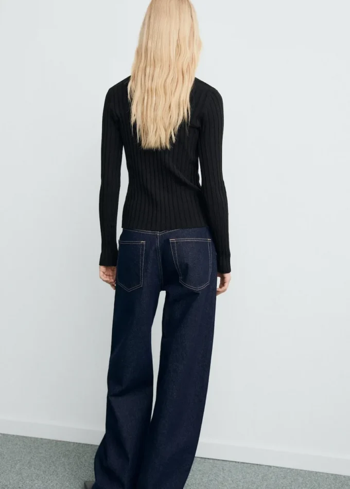 Jemně žebrovaný svetr Jemně žebrovaný svetr