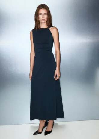 Jemně pletené šaty s metalickými detaily